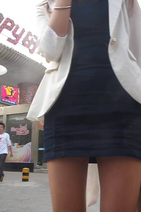 [大忽悠买丝袜街拍视频]ID1376 2014.1.12【视频合集】178CM超长腿学生模特户外交易