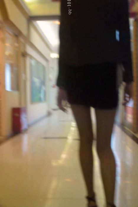 [大忽悠买丝袜街拍视频]ID1432 2014.3.18【街拍丝袜忽悠CD】178CM大长腿学生穿着制