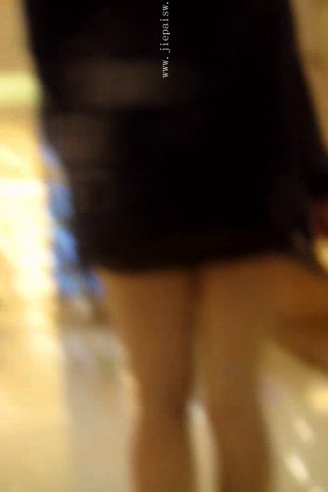 [大忽悠买丝袜街拍视频]ID1487 2014.5.10【成功案例第192弹】逛商场的长腿肉丝透视