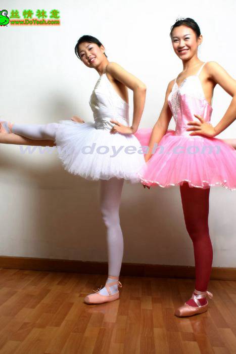 两个性感芭蕾美女[doyeah都仪丝袜大站]ID0088 oper_lingchen2 20040402