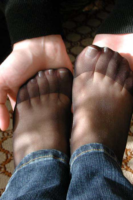 [feetweek性感高跟丝足诱惑]ID0006 2002 Female feet in male hands