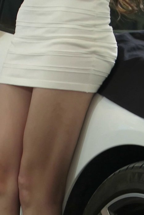 [各类性感视频]ID0402 车展甜美卷发大眼睛白色连衣短裙长腿模特[MP4-109M]--性感提