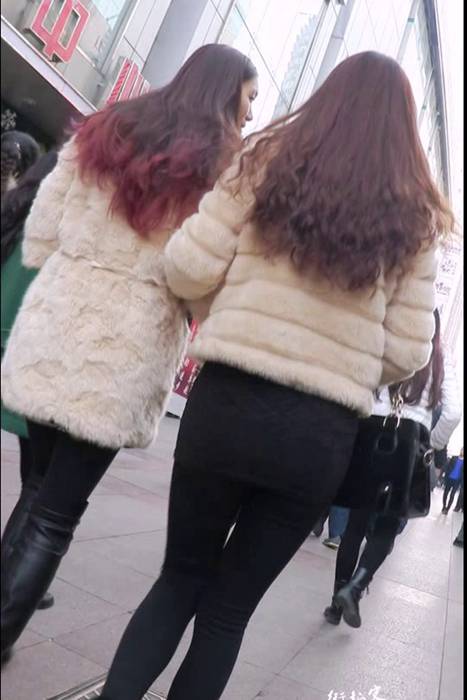 [街拍客视频]jx0234 两个穿白色貂皮大衣的美少妇