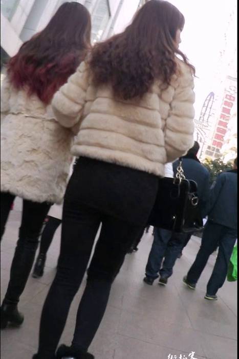 [街拍客视频]jx0234 两个穿白色貂皮大衣的美少妇