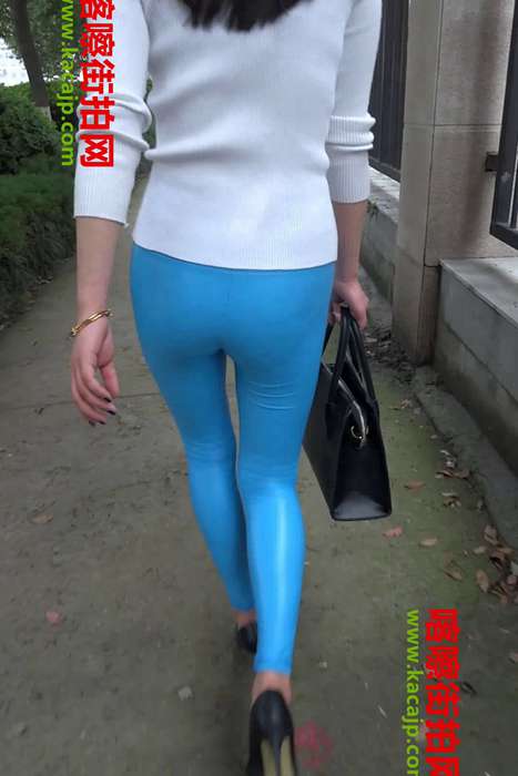 [紧身裤私拍写真视频]ID0139 小雨美女蓝色皮裤视频--性感提示：闪亮肉丝比基尼