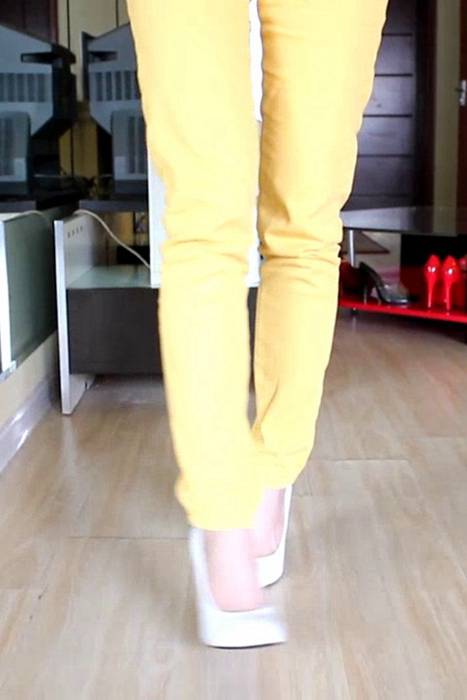 黄色紧身裤高跟少妇[细高跟视频]ID0146 Kinsey高跟鞋视频13.mp4